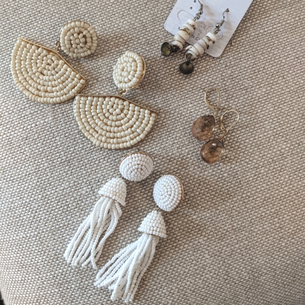 Lot of earrings! H&M, Etsy, boutique